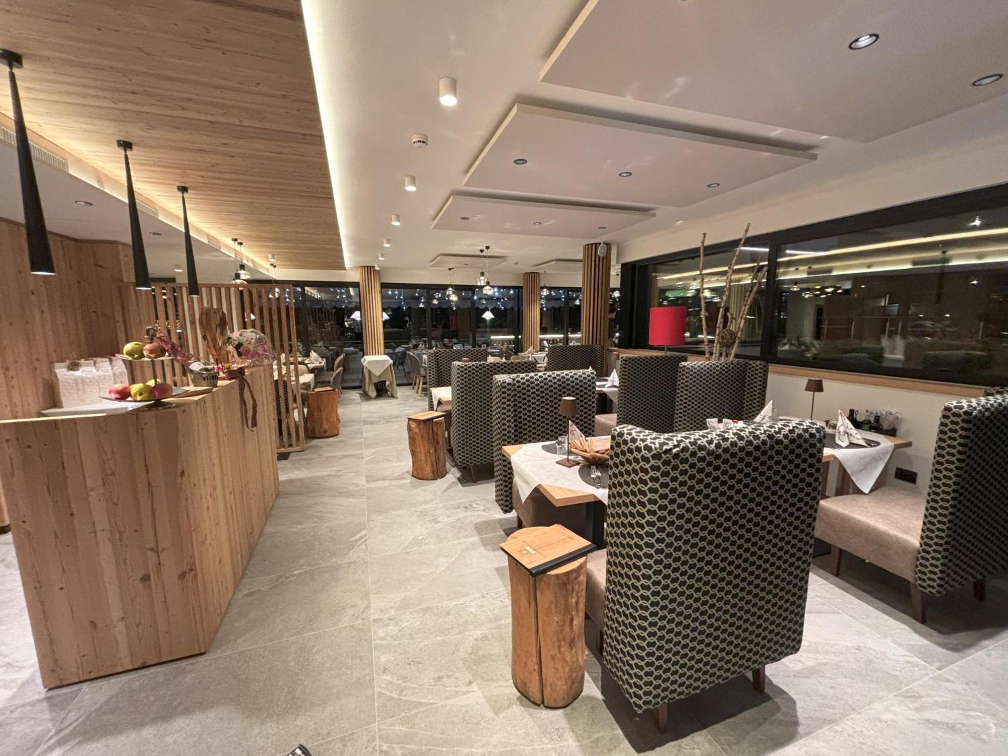 多洛米蒂山亚历山大康体酒店 莫尔韦诺 外观 照片