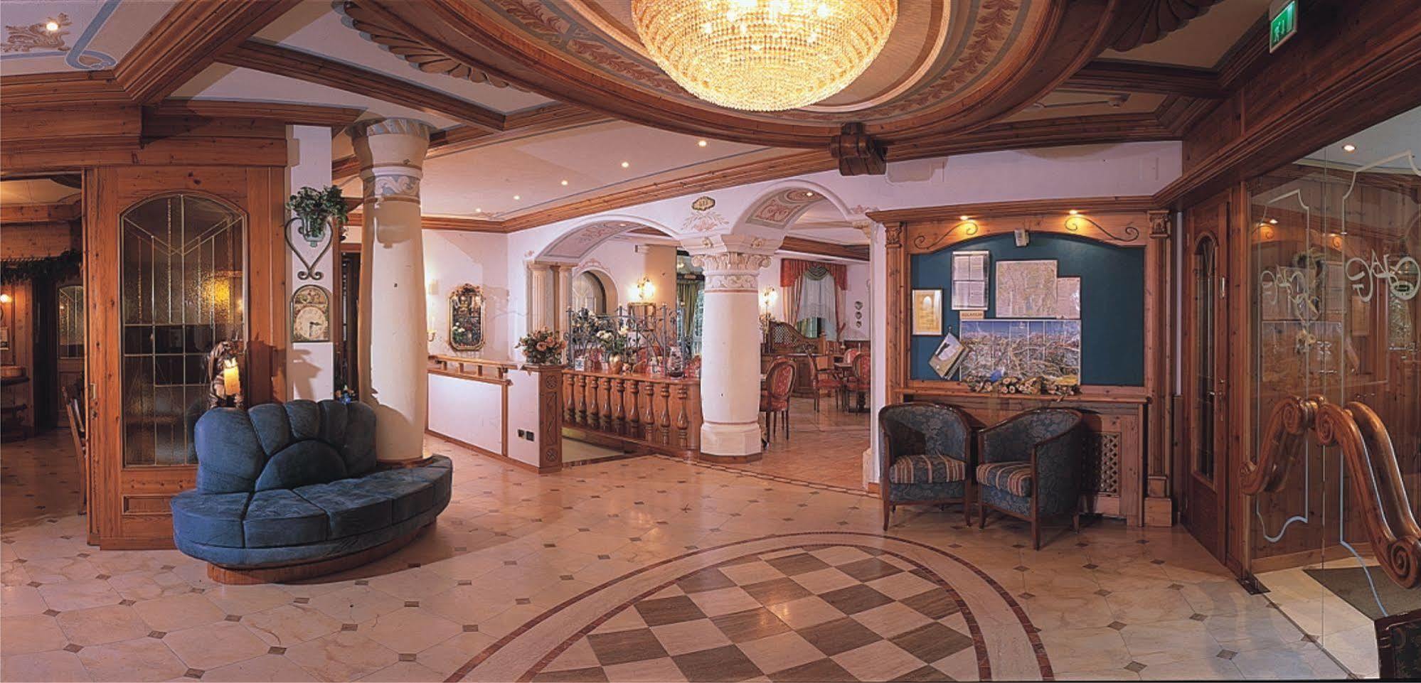 多洛米蒂山亚历山大康体酒店 莫尔韦诺 外观 照片